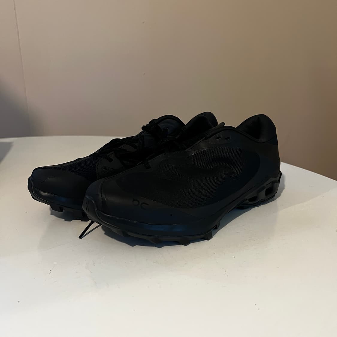 온 파프 클라우드벤쳐 피크 올 블랙 스니커즈 상품이미지1