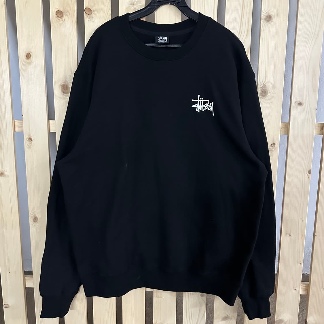 (L) 스투시 블랙 빅로고 맨투맨 상품이미지1