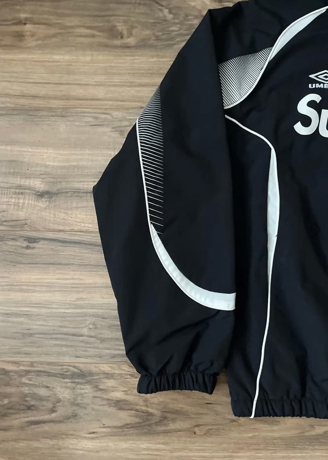 슈프림 x 엄브로 트랙 자켓 블랙 - 22SS 상품이미지6