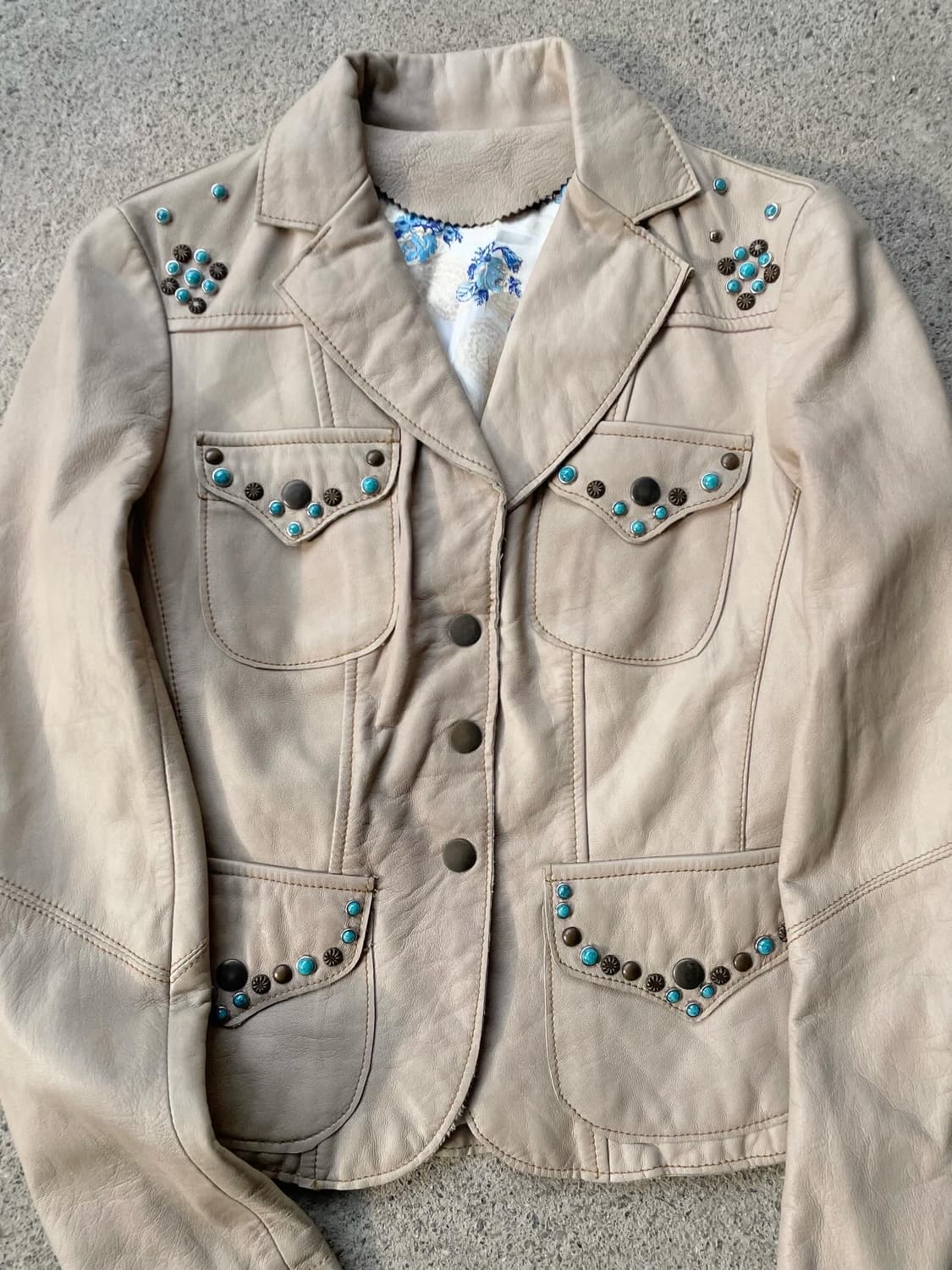 Beige túrkey stòne leather jacket 상품이미지3
