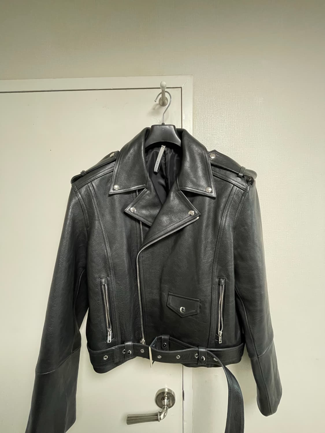 (새제품)노이어 X KKST 콜라보 크롭 레더 라이더 자켓 상품이미지2