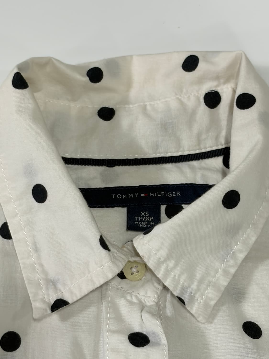 타미힐피거(Tommy Hilfiger)화이트, 블랙 도트 셔츠 상품이미지3