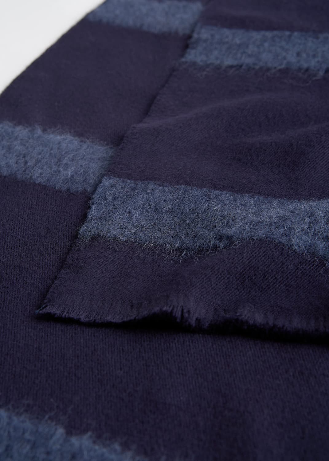 토템 25fw 모노그램 트윌 머플러/네이비 상품이미지3