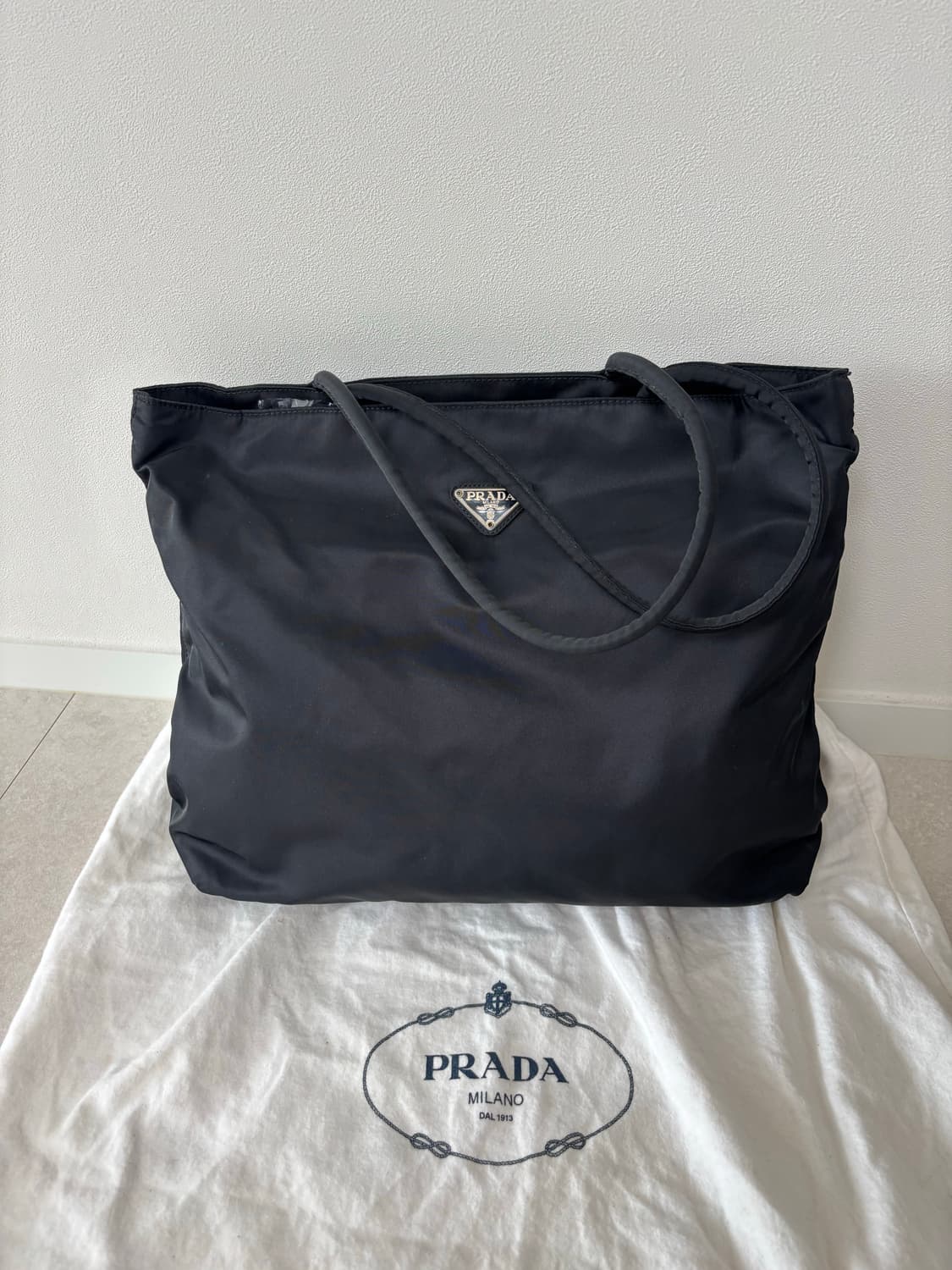 프라다 블랙 나일론 토트백 상품이미지1