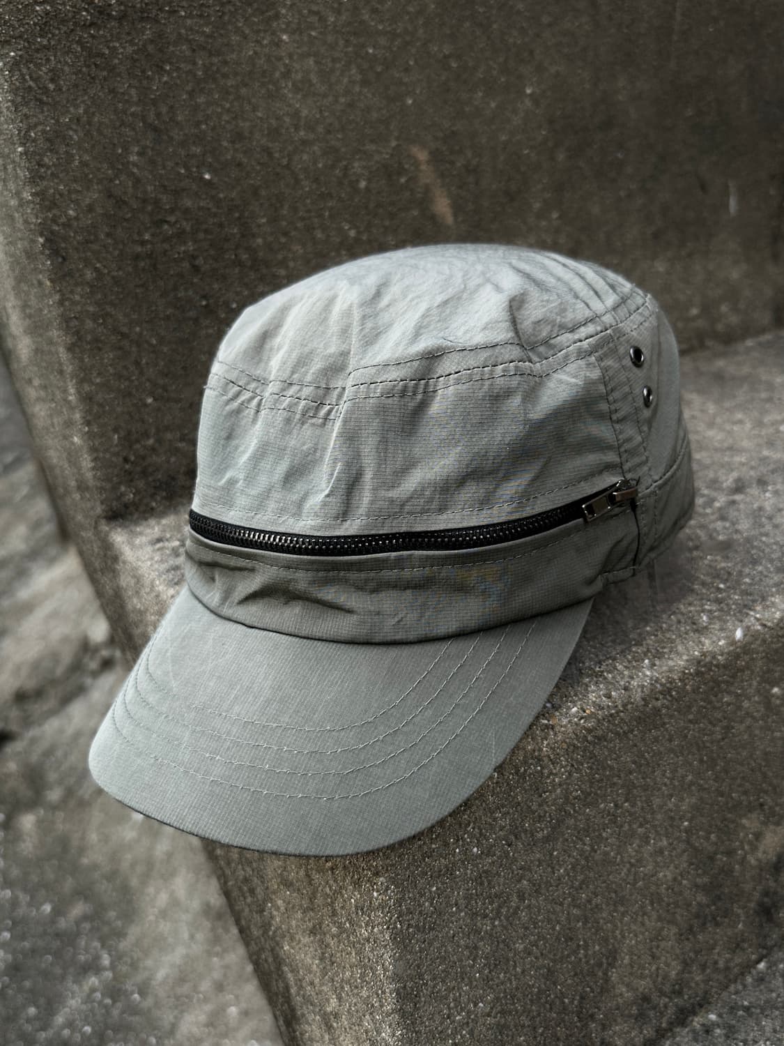 Vintage khaki zipper detail nylon cap  상품이미지1