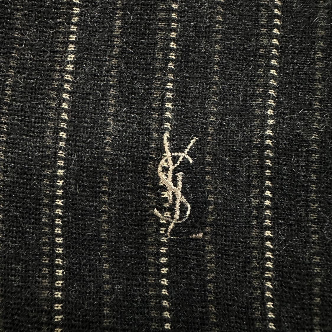 110 YSL 입생로랑 브이넥 니트 상품이미지6