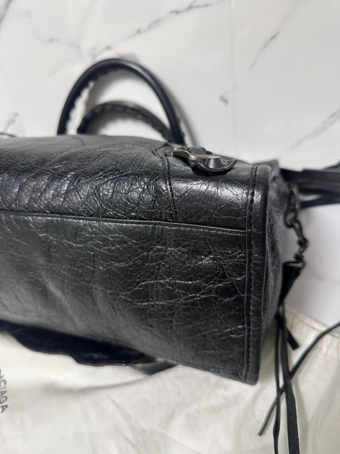 [A+ 정품] 발렌시아가 시티 모터백 미디움 블랙 상품이미지5