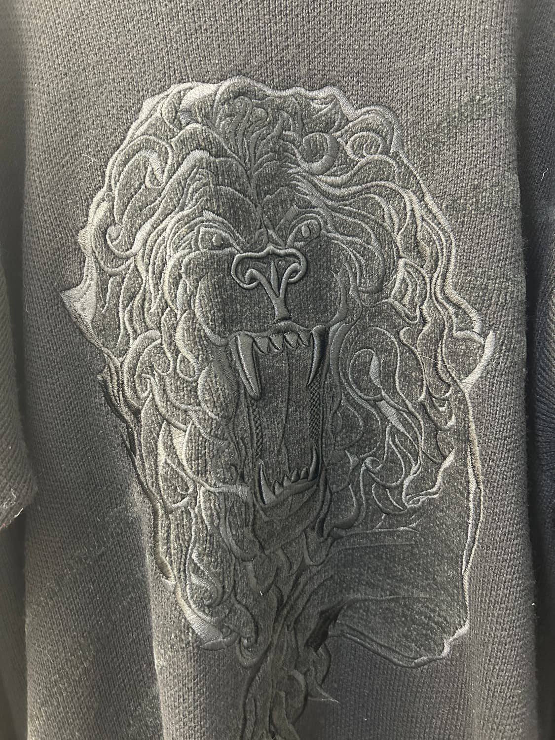 펠레 펠레 블랙 라이언 자수 니트 상품이미지3