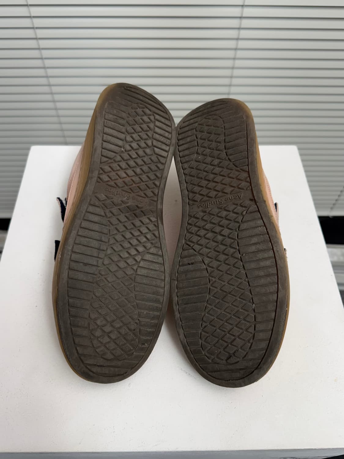 아크네 스튜디오 더스트 핑크 페리 스니커즈 상품이미지5