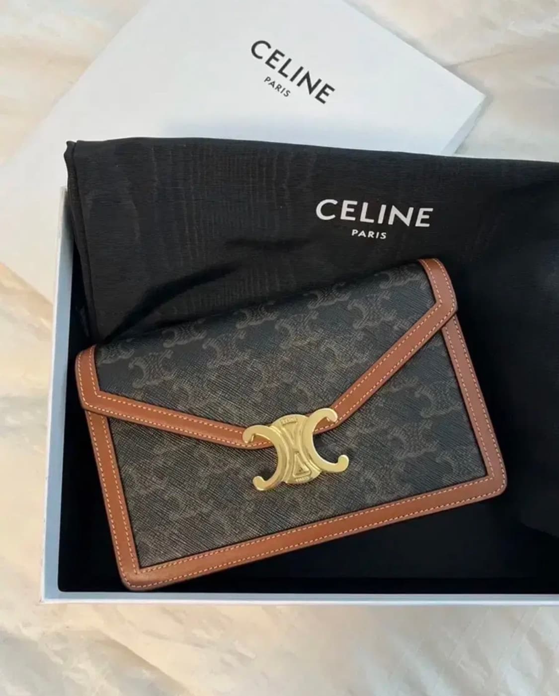 셀린느 트리오페 woc백 마고체인지갑 캔버스 탄 상품이미지1