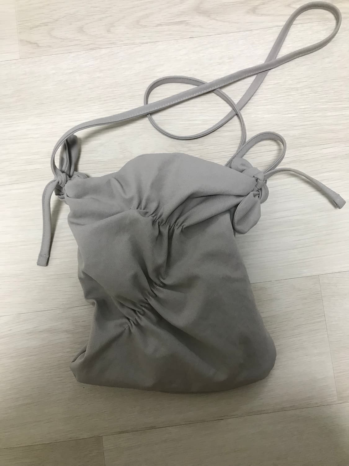 미세키서울 셔링 미니 크로스백 그레이 상품이미지3