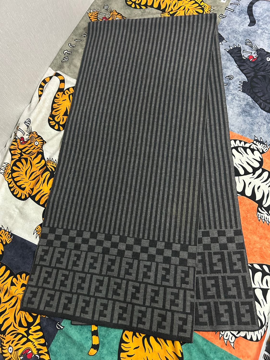 펜디 FF 로고 버진 울 머플러 상품이미지1