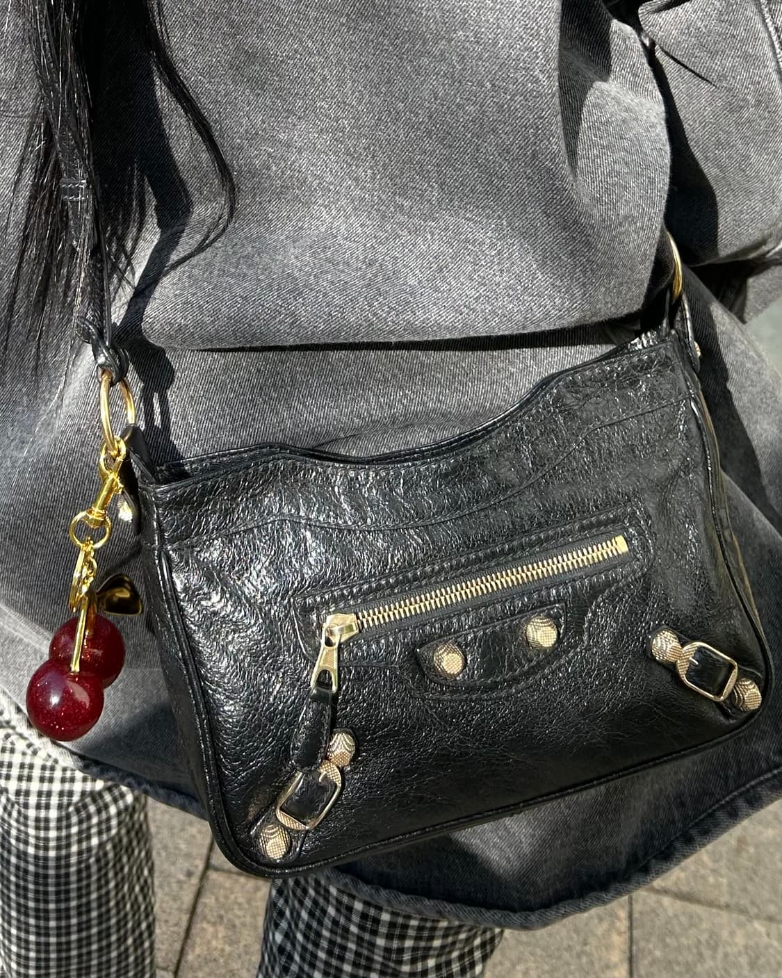 잇템‼️)) 발렌시아가 모터 크로스백 상품이미지1