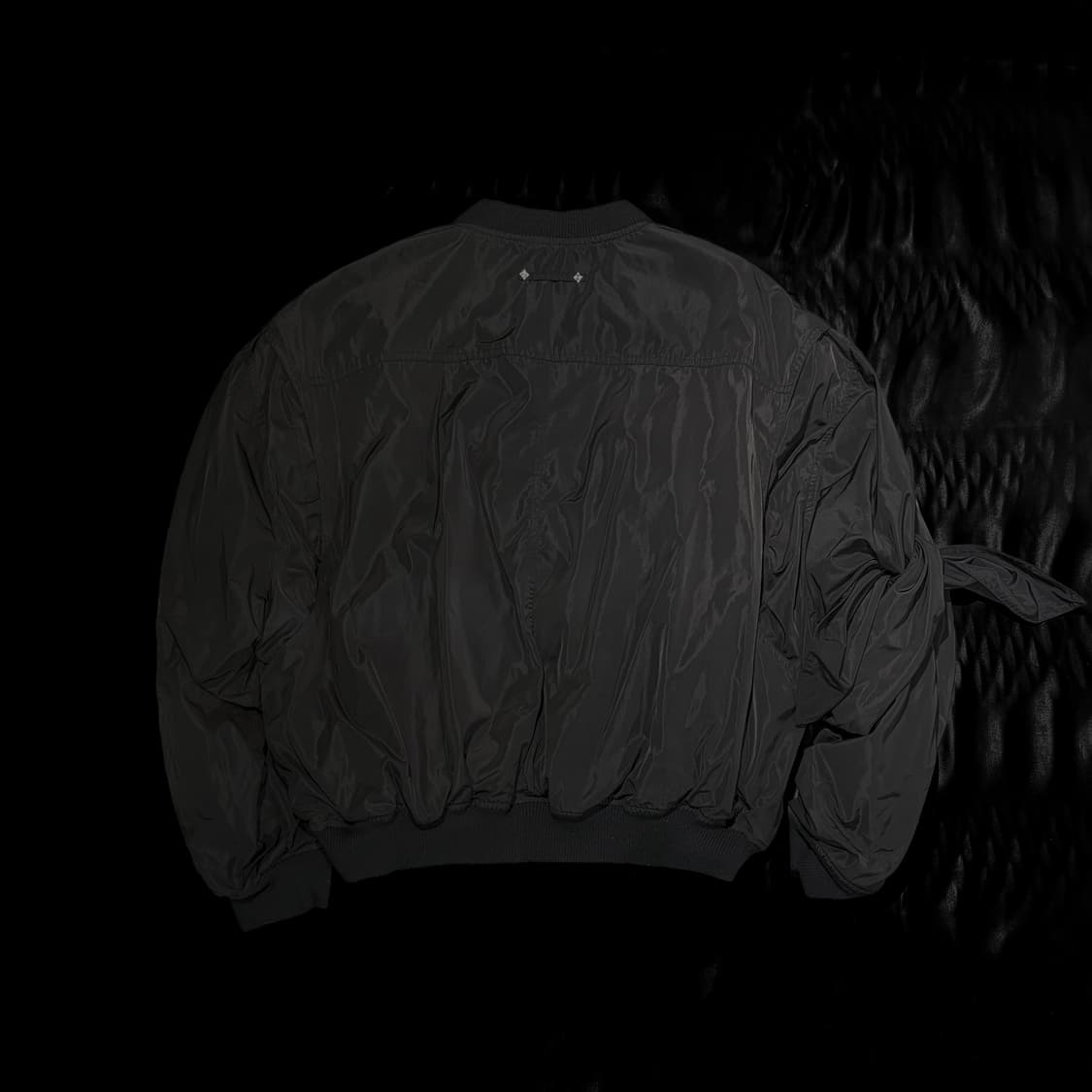 르수기아뜰리에 리본 매듭 크롭 봄버 점퍼 상품이미지2