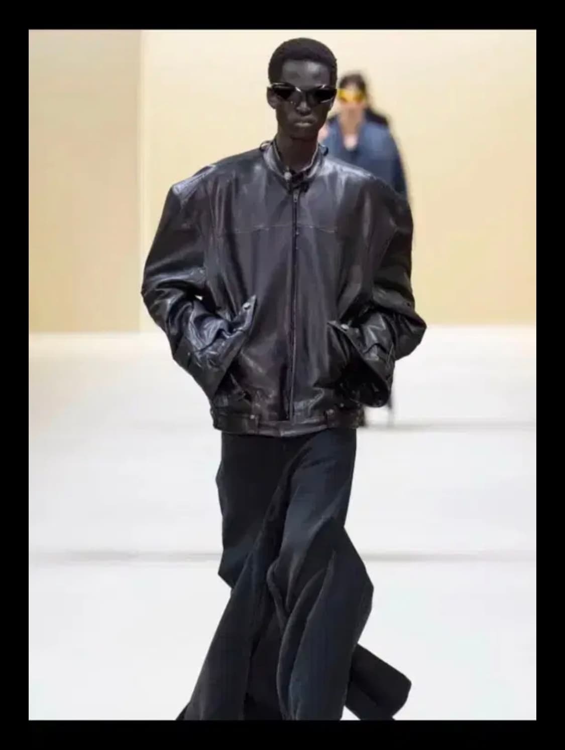 [3]발렌시아가 디컨스트럭티드 레더 자켓 상품이미지1