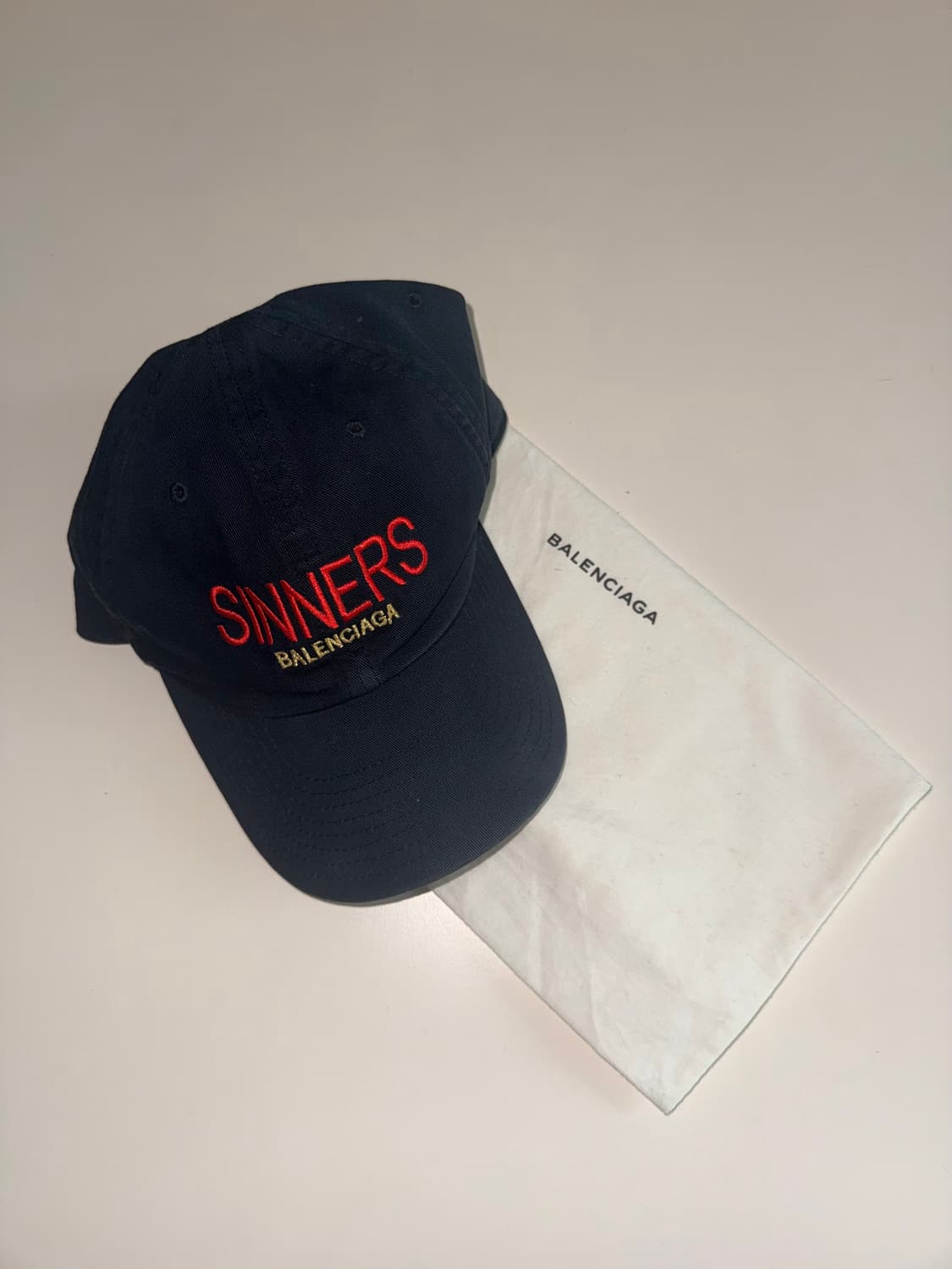 발렌시아가 SINNERS 볼캡 네이비 상품이미지1