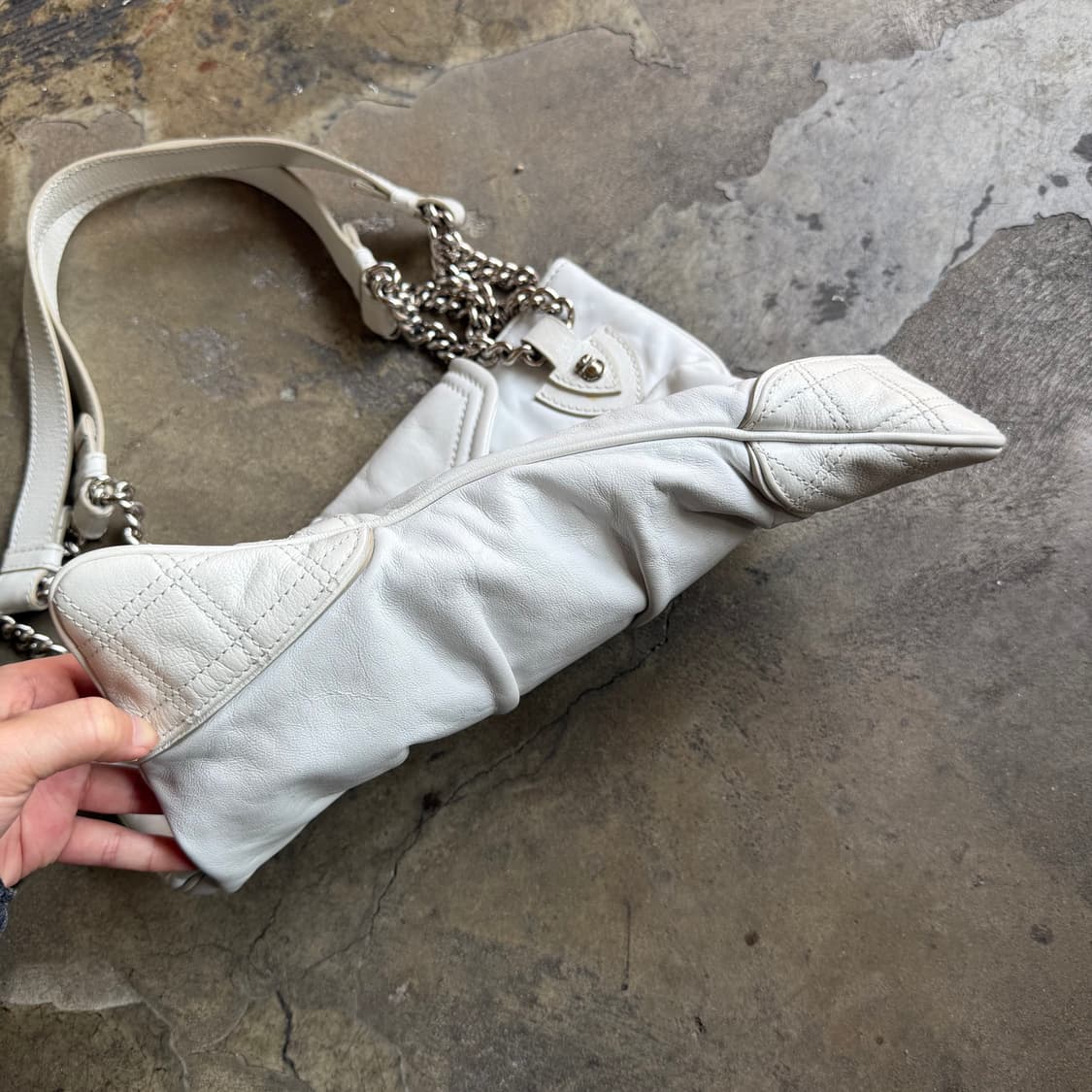 마크제이콥스 크림 레더 체인 숄더백 상품이미지4