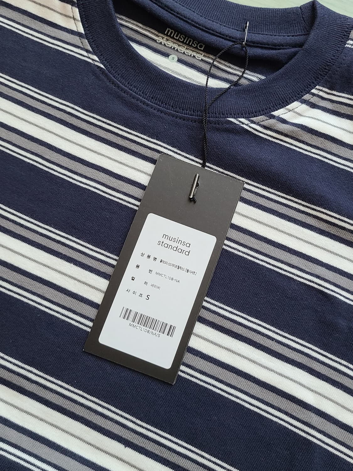 무신사 스탠다드  클러스터 스트라이프 긴팔 티셔츠 네이비 상품이미지3