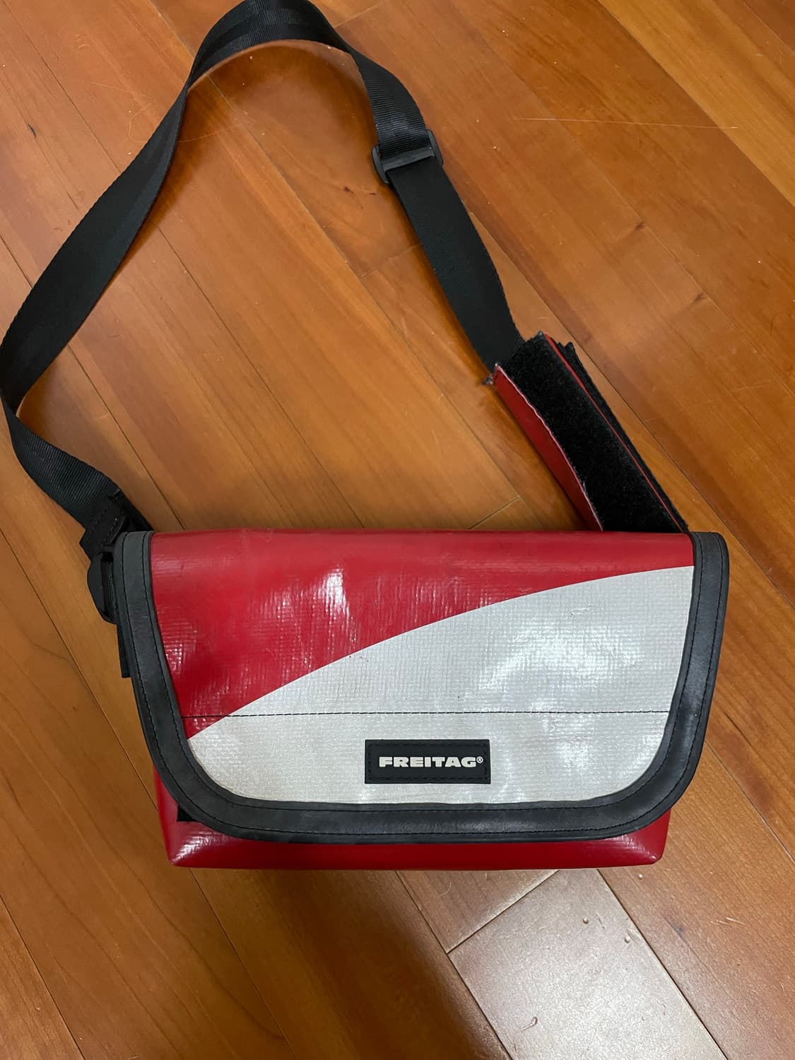 (무료배송) 프라이탁 제이미 레드 화이트 상품이미지2