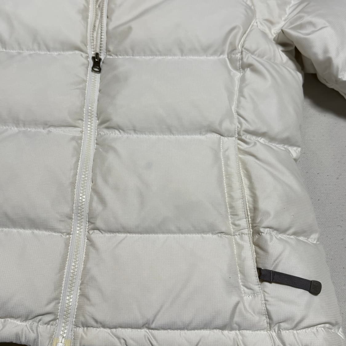 The North Face 눕시 600 화이트 패딩 상품이미지5