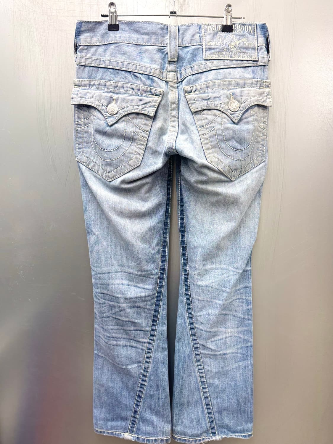 True Religion 트루릴리젼 라이트워시 부츠컷 데님 팬츠 상품이미지4