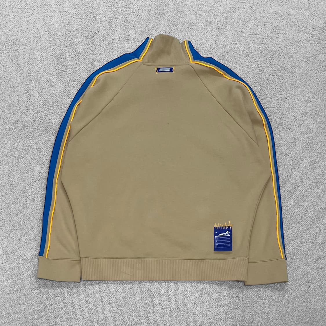 아더에러 x 푸마 터틀넥 맨투맨 스웨트셔츠 상품이미지3