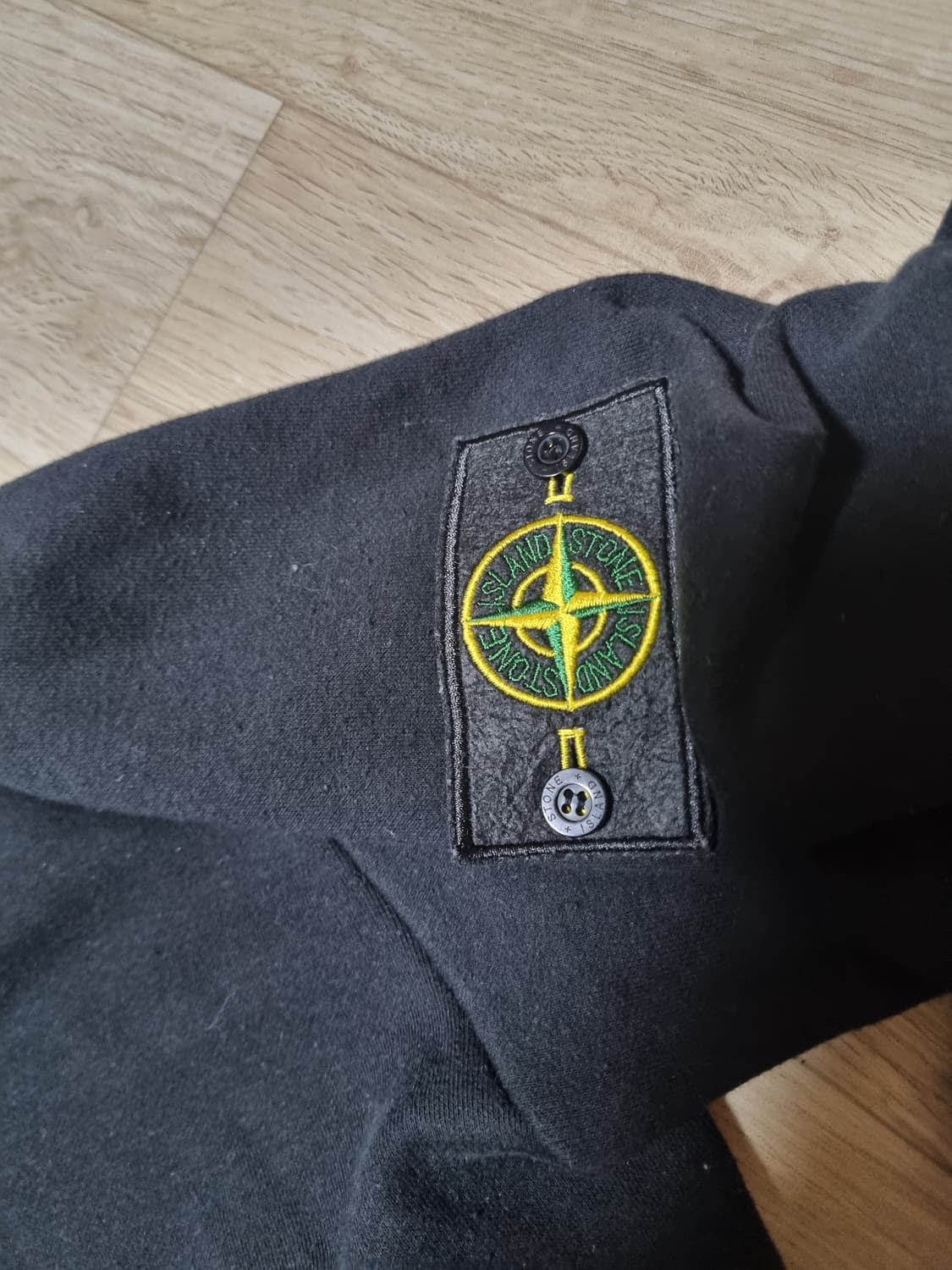 스톤아일랜드 블랙 기모 맨투맨.  M/L 상품이미지3