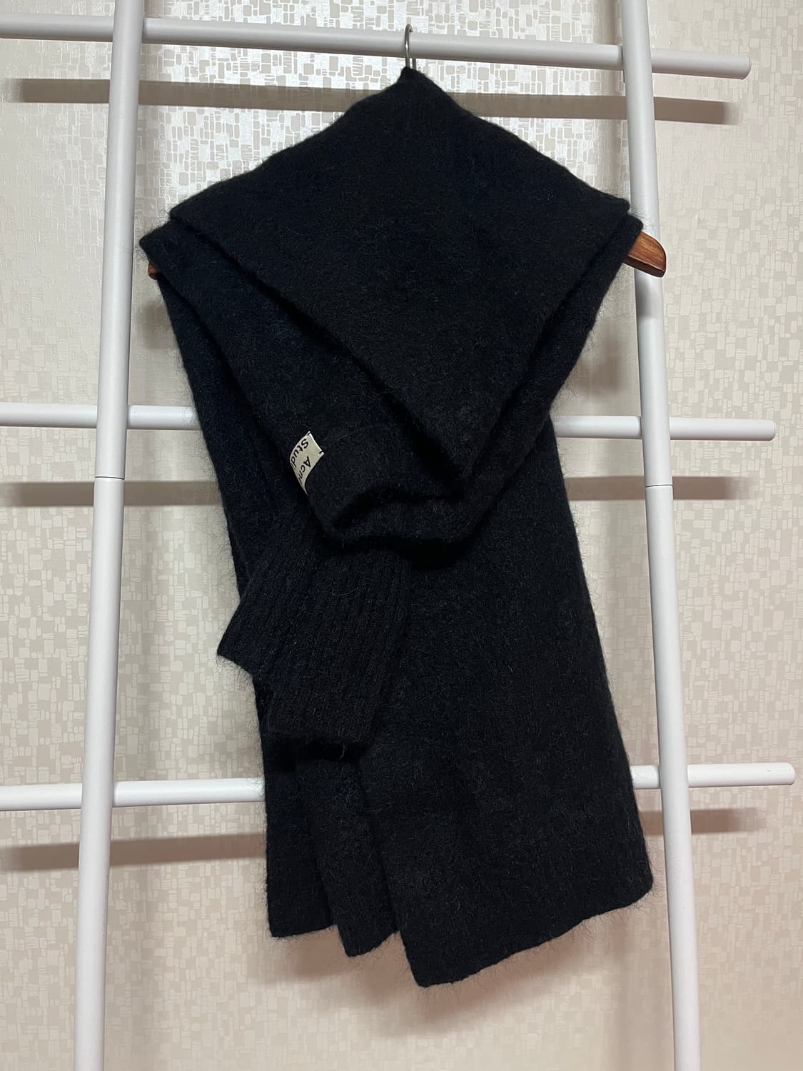 아크네 모헤어 가디건 검정 상품이미지9