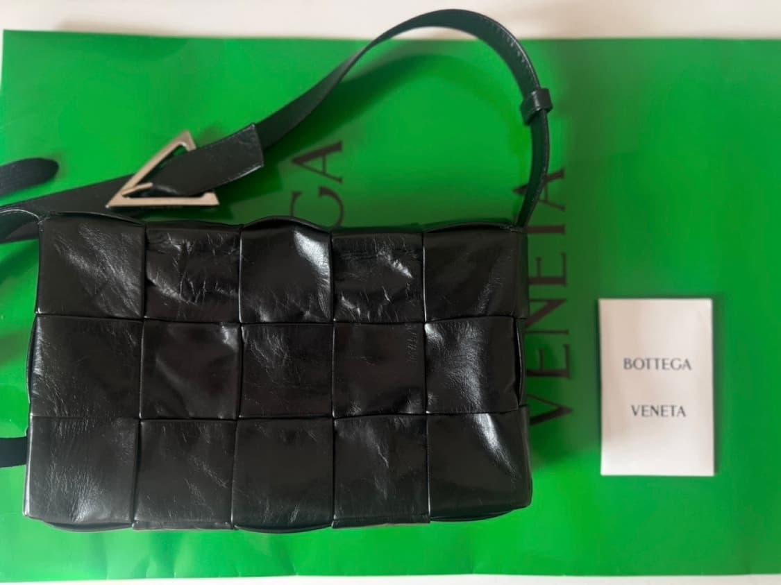 보테가베네타 카세트백 블랙 유광 상품이미지3