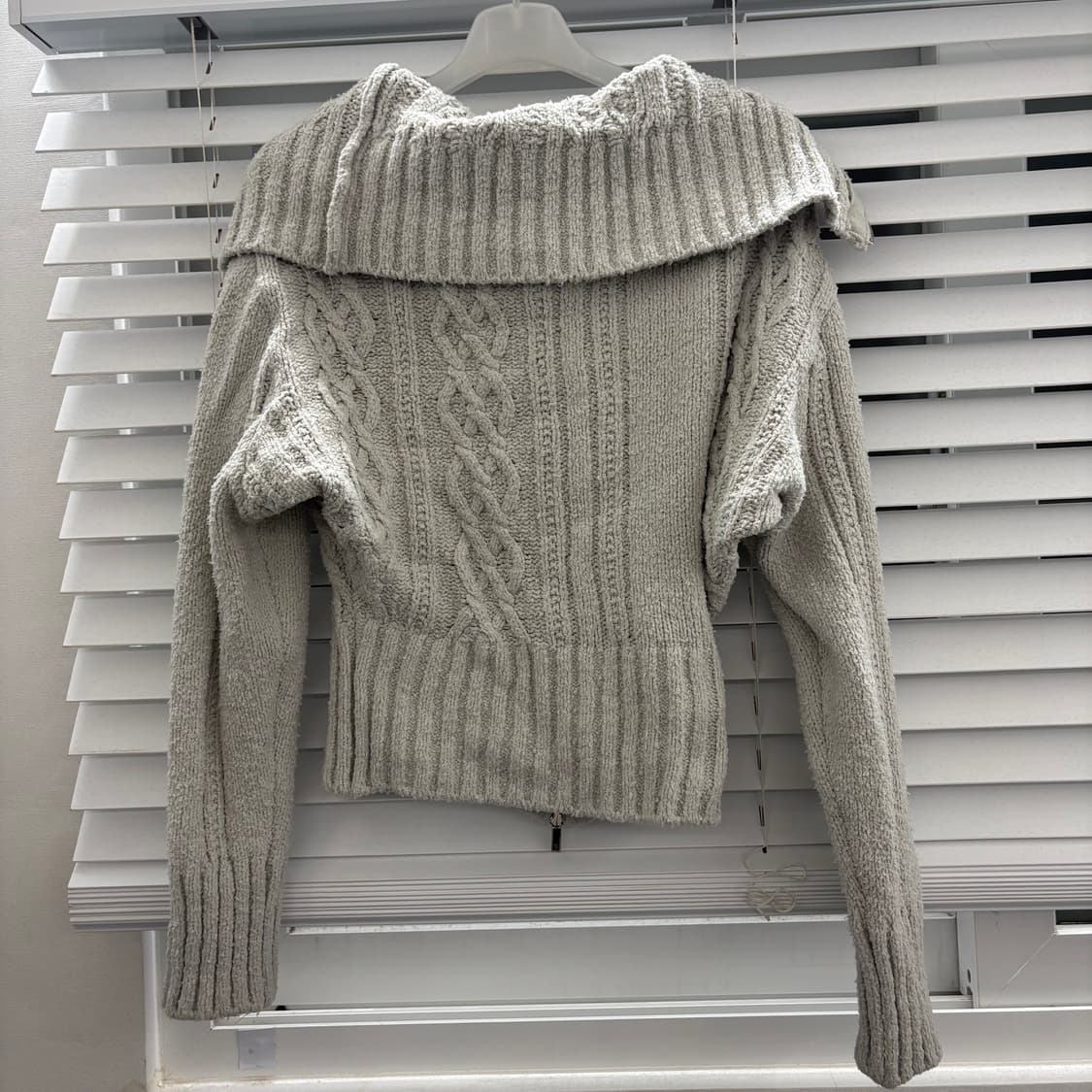 트리밍버드 투웨이 언발란스 오프숄더 니트 집업 그레이 상품이미지4