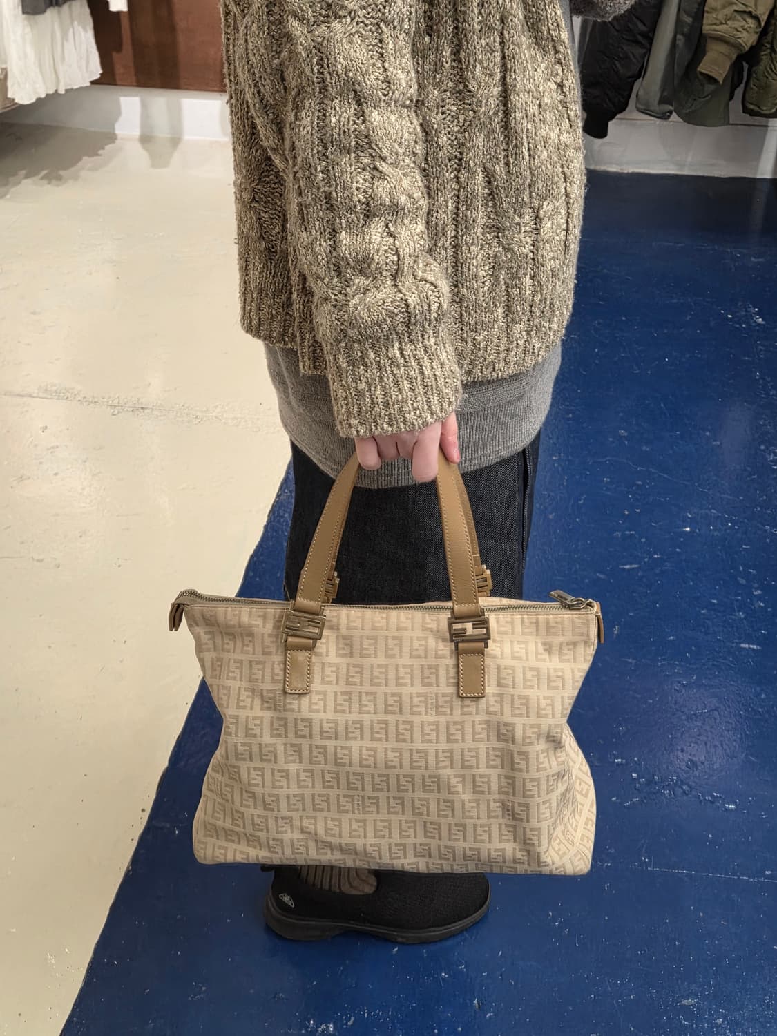 FENDI 펜디 주키노 레더 스트랩 숄더 백 상품이미지4