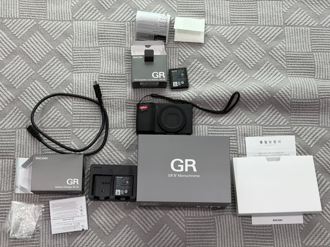 리코 GR4 모노크롬+BJ-12 배터리 세트+ SD카드 128GB 상품이미지1