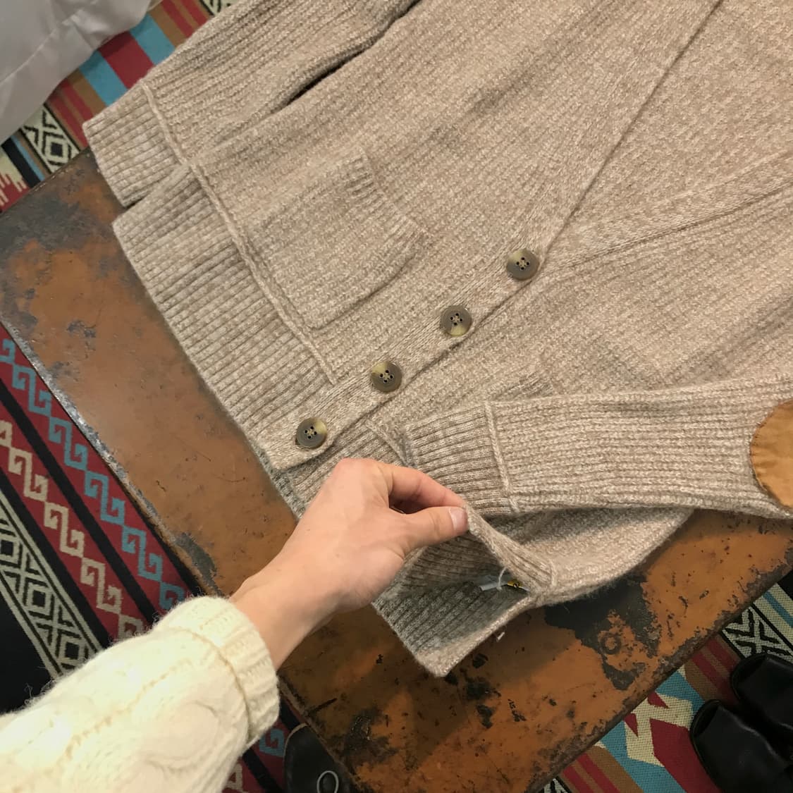 클럽 모나코 베이지 보카시 울 스웨이드 패치 가디건 여성 55 사이즈 상품이미지4