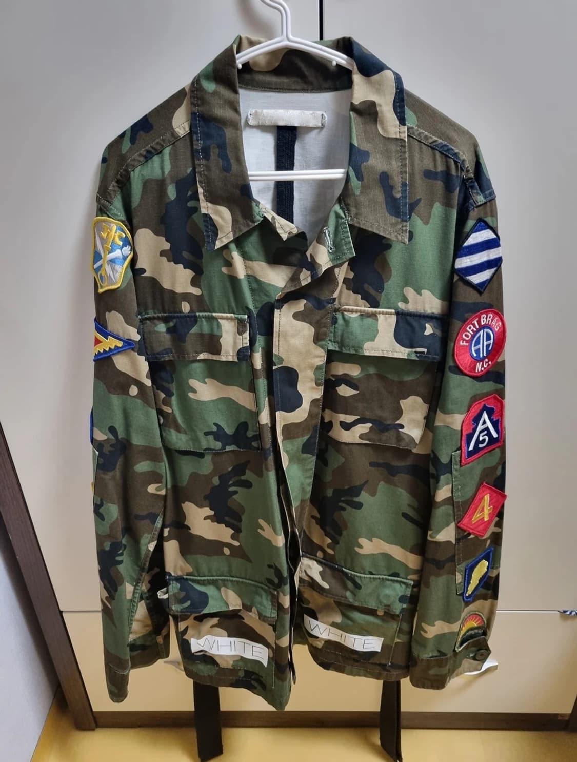 오프화이트.카모플라쥬 자켓 상품이미지1