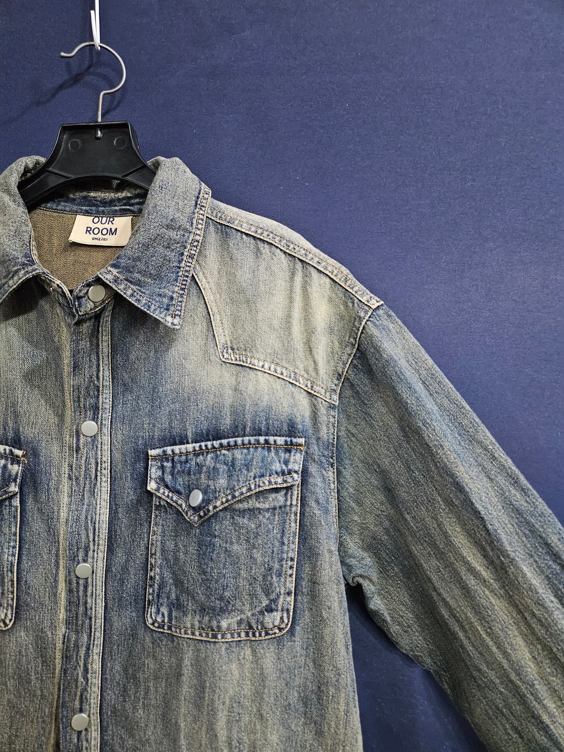 OURROOM 아워룸 네이비 남성 세미오버핏 100~105 데님 긴팔셔츠 상품이미지4