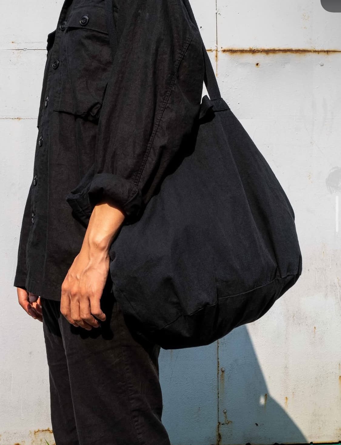 투빌더스하우스 스탠다드코튼 플라워 토트백 블랙 상품이미지2