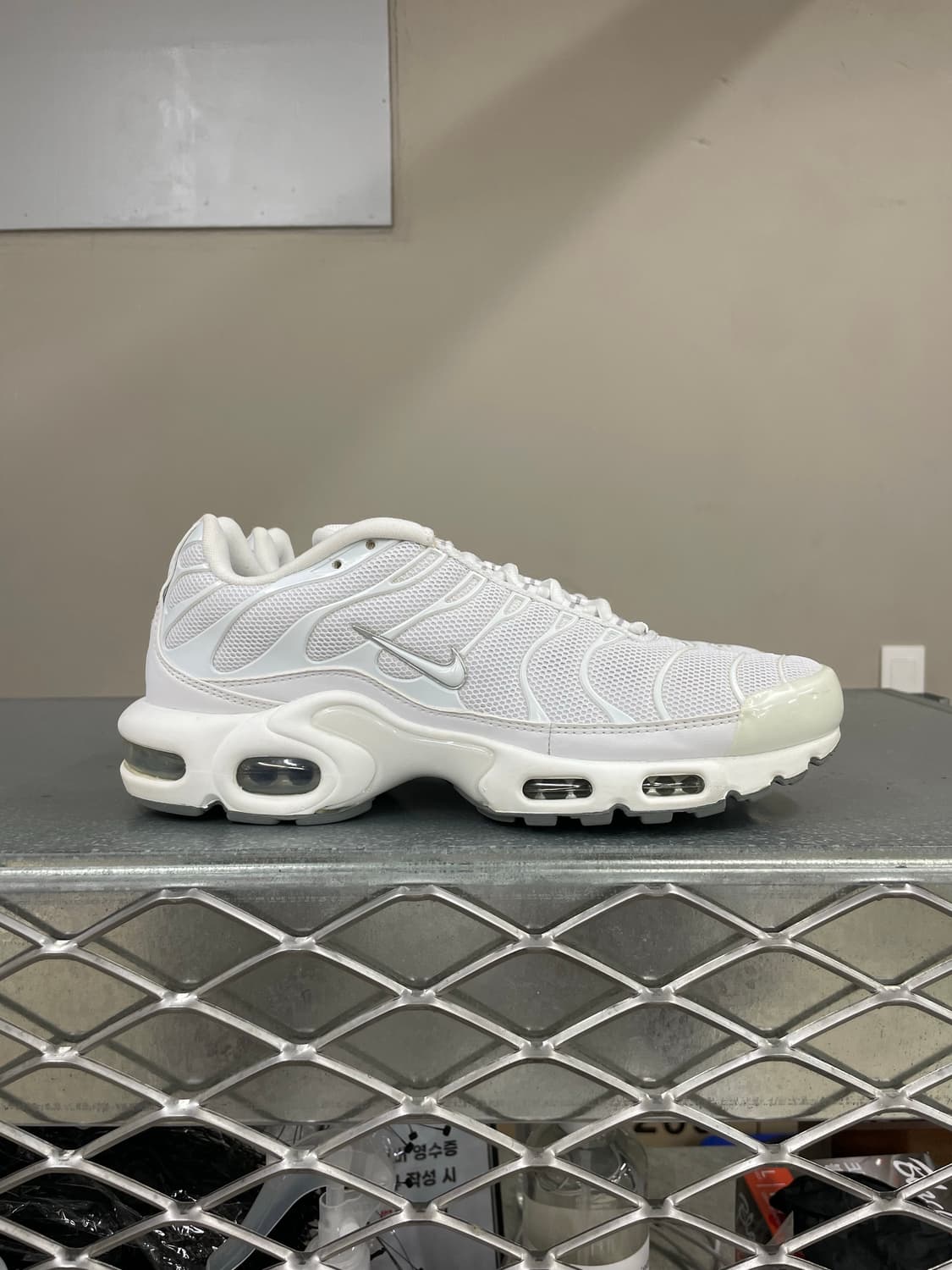 나이키 에어맥스 플러스 화이트 265 상품이미지4