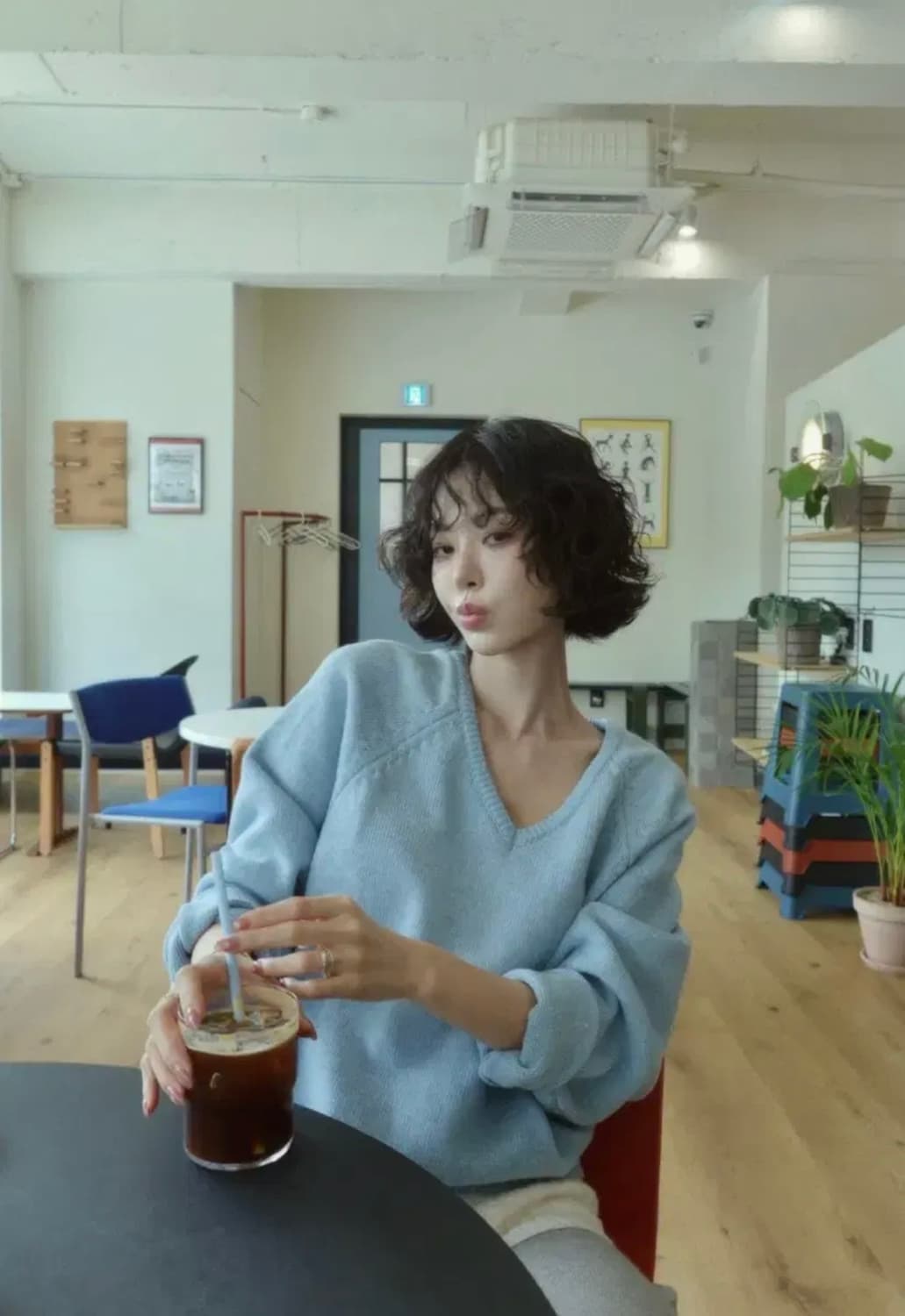 페일제이드 오버핏 울 브이넥 니트 스카이블루 상품이미지3