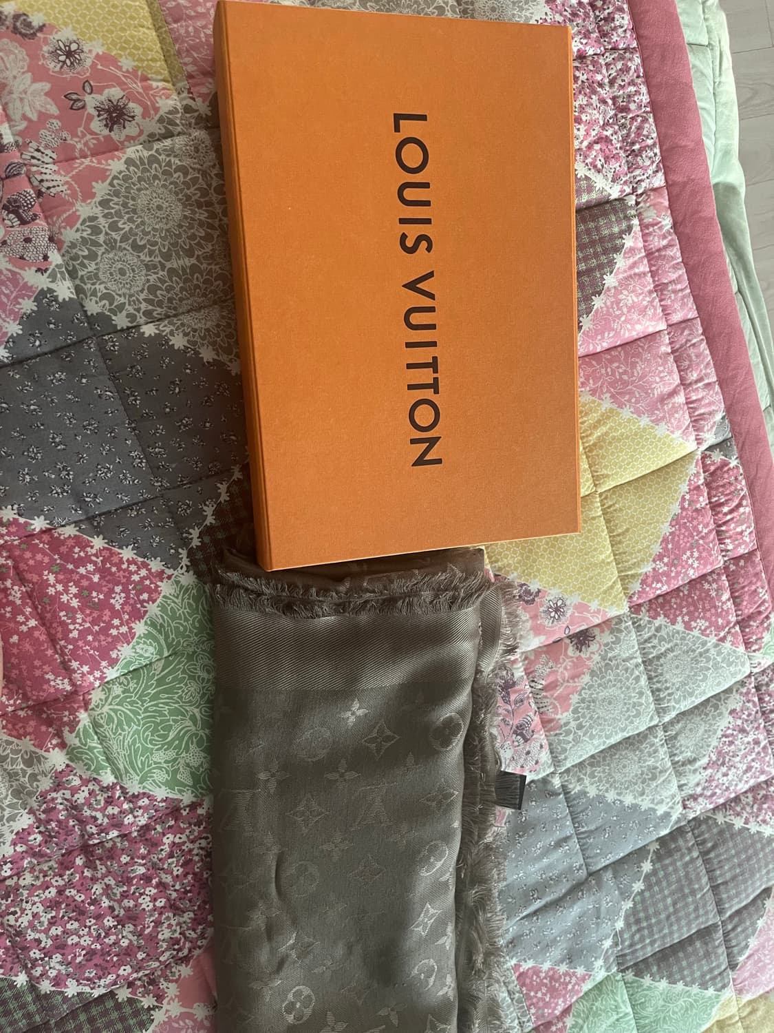 루이비통 모노그램 숄 베이지 상품이미지1