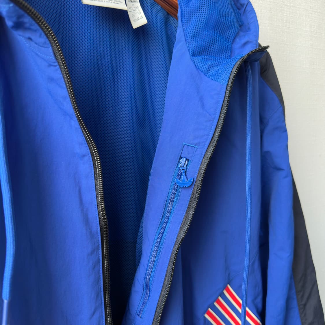 아디다스 SPRT 트레포일 자수 나일론 바람막이 자켓 블루 XL 상품이미지6