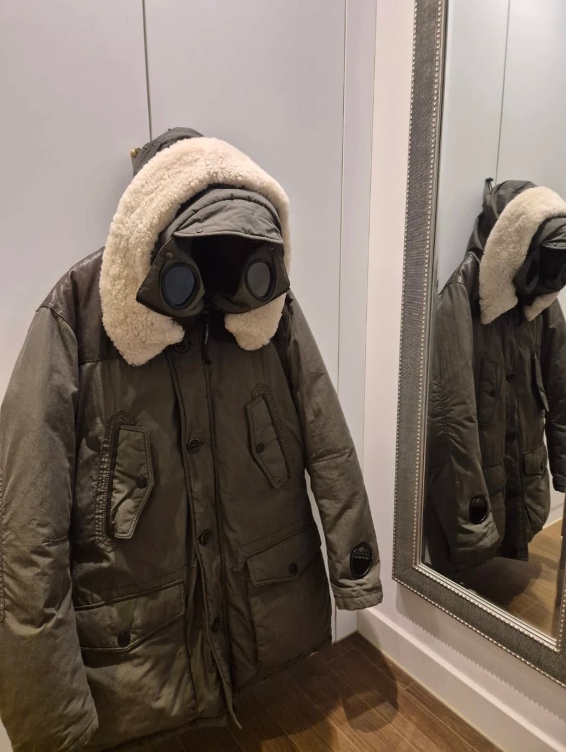 C.P 컴퍼니 고글 후드 패딩 자켓 105 상품이미지1