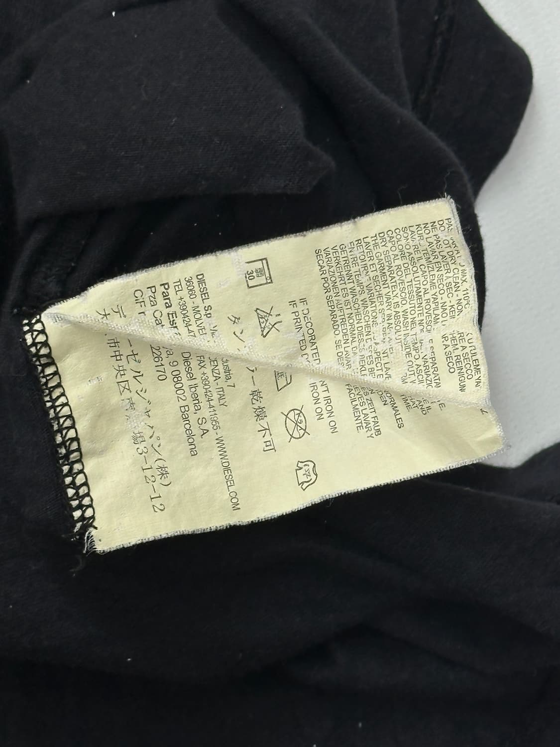 디젤 Y2K 프린팅 정품 RN 93243 CA 25554 블랙 반팔티셔츠 상품이미지5