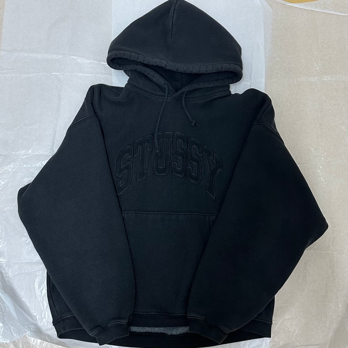 [L] 스투시 자수 릴렉스드 후드 워시드 블랙 상품이미지3