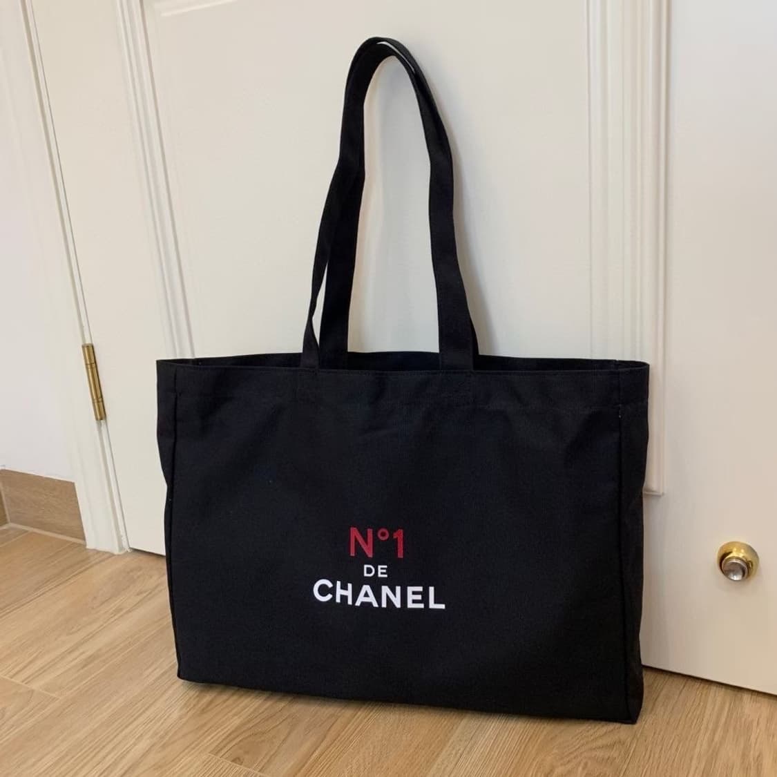 샤넬뷰티 NO.1 까멜리아 에코백 블랙 상품이미지1