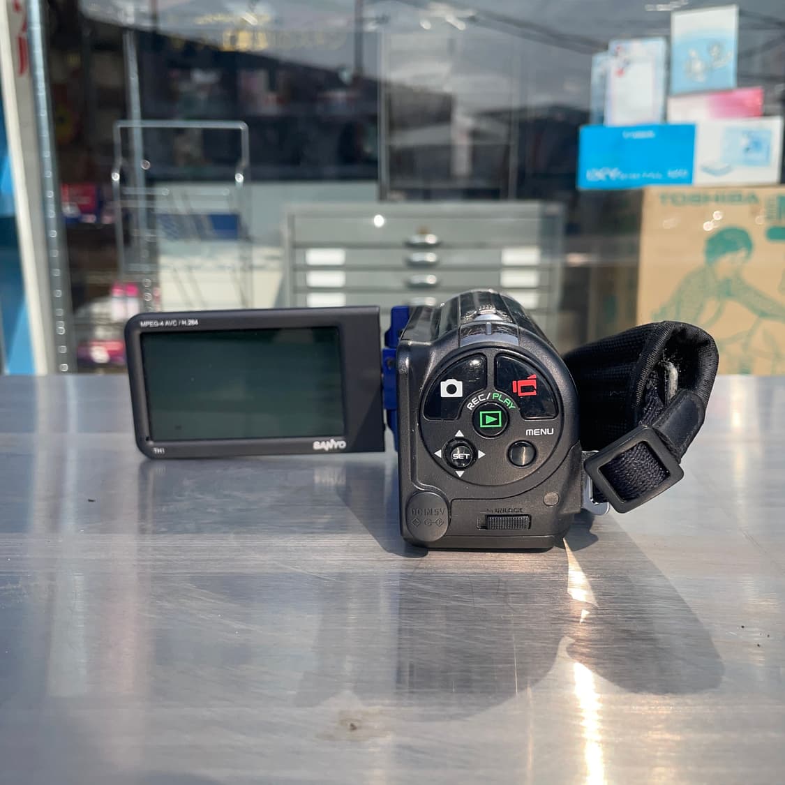 SANYO Xacti VPC-TH1 HD Camcorder (Blue) 상품이미지6