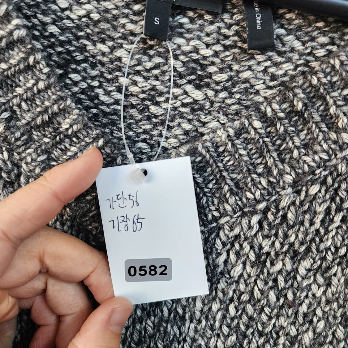 Theory 띠어리 브이넥 니트 스웨터 상품이미지6