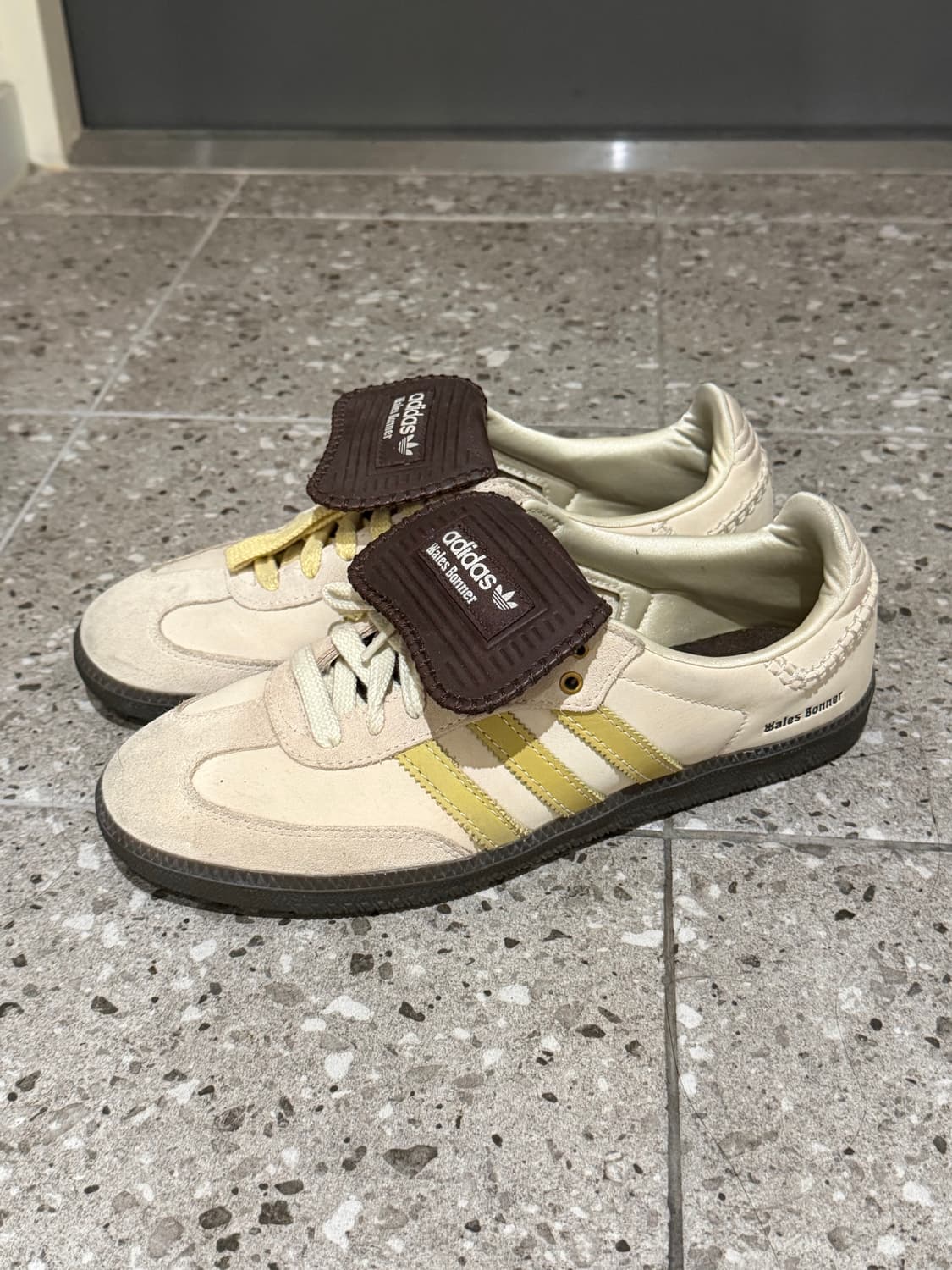웨일즈보너 아디다스 스니커즈 상품이미지1