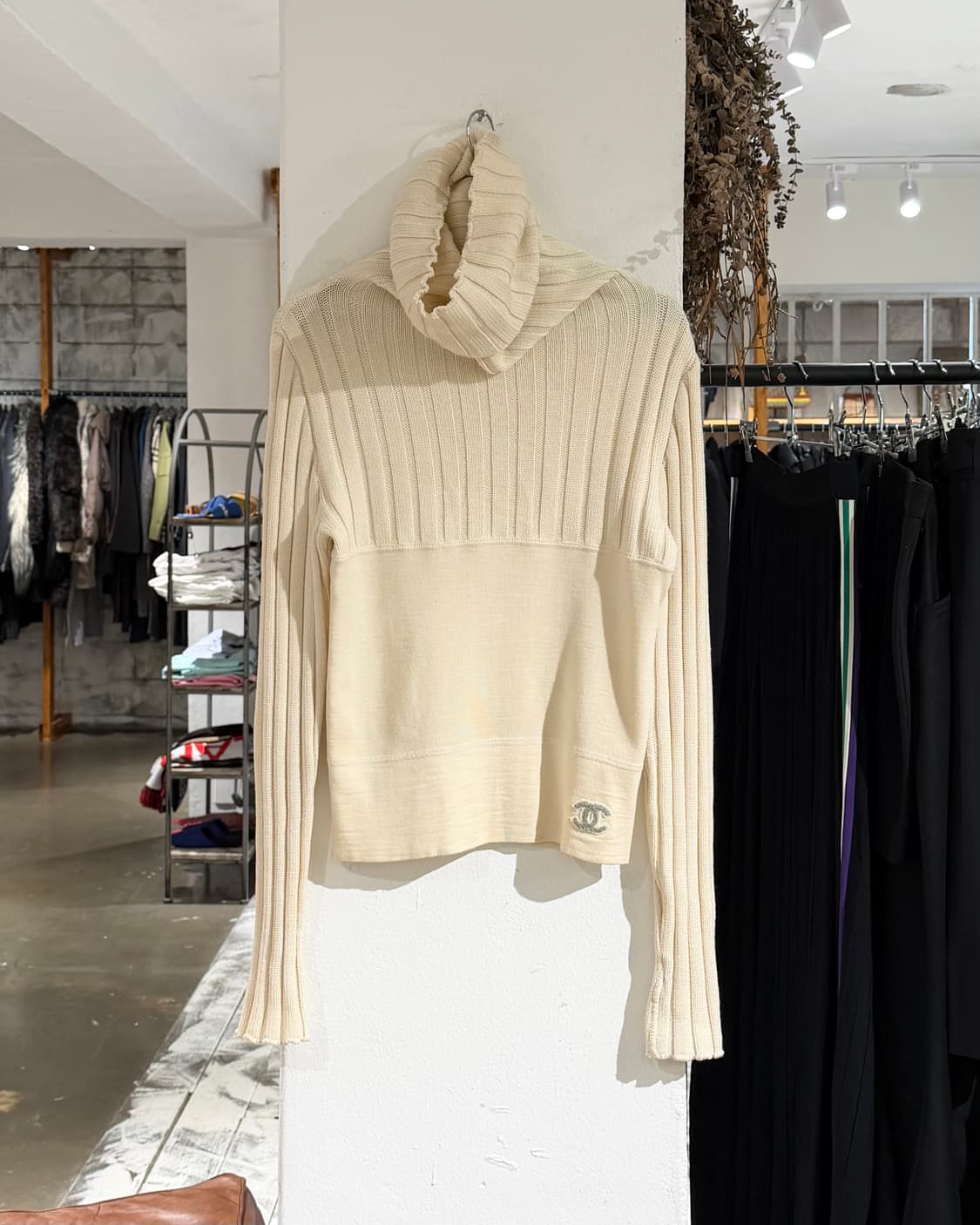 샤넬 아이보리 울 롤넥 립니트 스웨터 상품이미지1