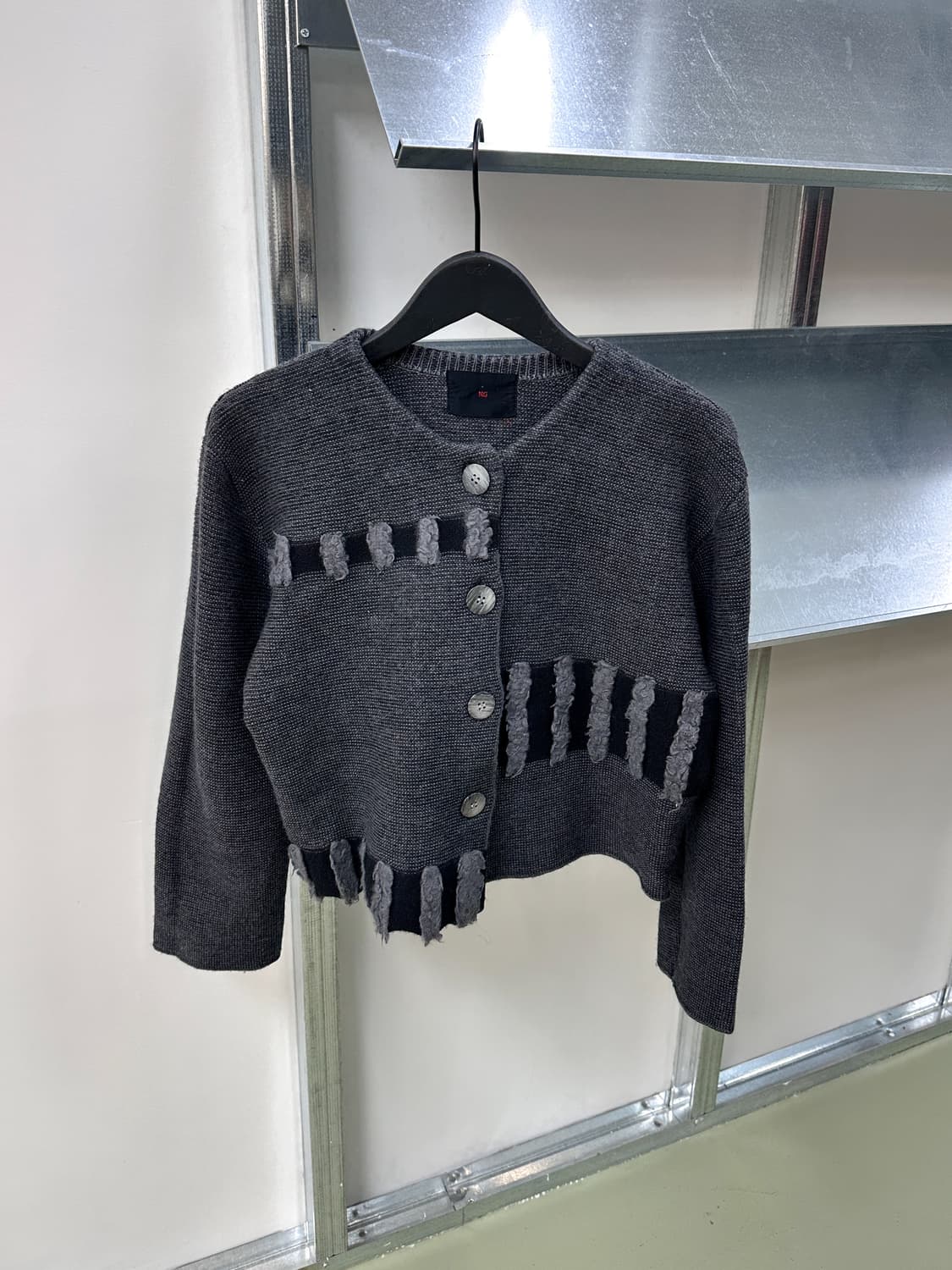 charcoal detail short cardigan 상품이미지3