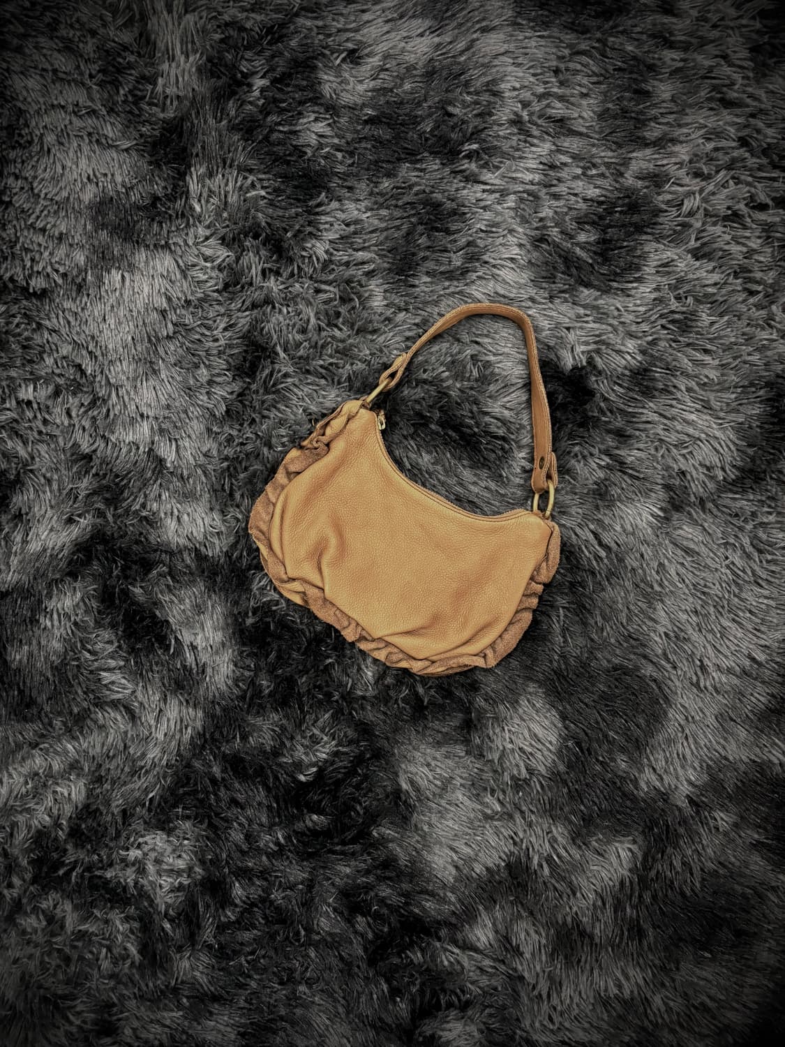 베이지 레더 덤플링 숄더백 상품이미지2